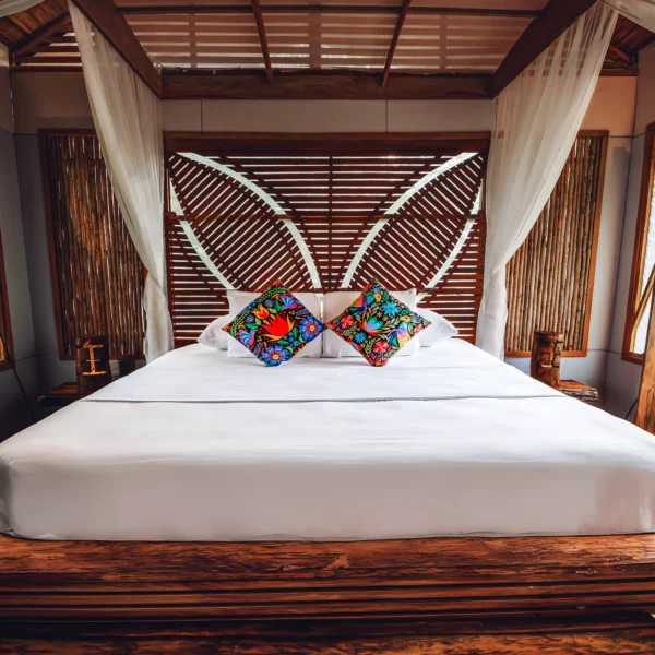 Hotel de lujo en el Amazonas Burú Nature Hotel en Leticia, Colombia, mostrando suites exclusivas en la selva y tours fluviales premium con Siempre Colombia. Amazon luxury hotel Burú Nature Hotel in Leticia, Colombia, featuring exclusive jungle suites and premium river tours with Siempre Colombia. Burú Nature Hotel Deluxe - WhatsApp 304 533 89 43 - en.burunaturehotel.com - @Burunaturehote - (https://en.burunaturehotel.com) l - Siempre Colombia - @SiempreCol Burú Nature Hotel - Ecohabs en la selva amazónica – Hospedaje en casas en los árboles en Leticia, Colombia - Amazon rainforest ecohabs – Treehouse lodging in Leticia, Colombia